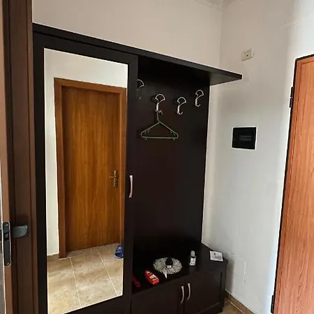 Lois Apartments دراس